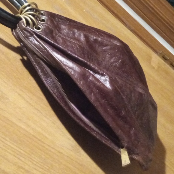 Trina Turk Absolute Luxury Leather Side Zip Handbag Gorgeous Unique - Picture 11 of 12